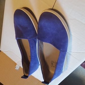 Women's Blue Suede Naturalizer slip on shoes.  Size 8M